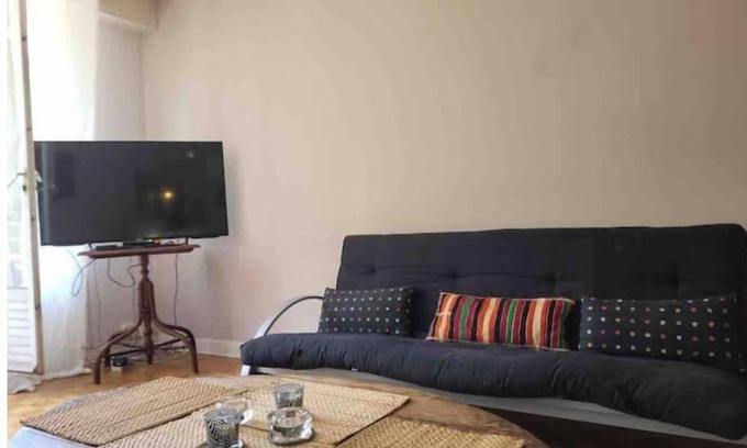 Bayonne Apartment | Spacious and bright T3. High-speed WiFi. Walking distance from downtown. Terrace.