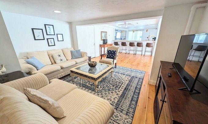 West Wareham Apartment | Spacious and Bright , Very Close to Beach!