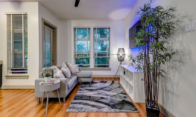 Lindridge-Martin Manor Apartment | Spacious and Clean Living Minutes from Downtown