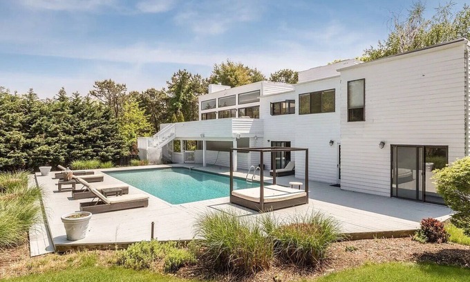 Shinnecock Hills House | Spacious and Contemporary Southampton Home Close to Shinnecock Hills,.