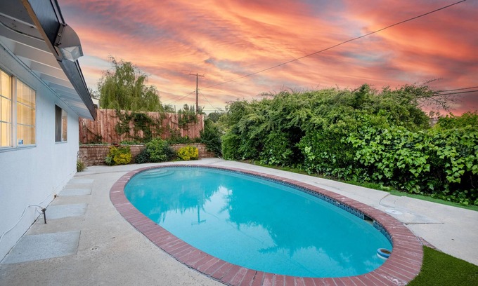 Topanga House | Spacious and Cozy Home with Pool in Woodland Hills