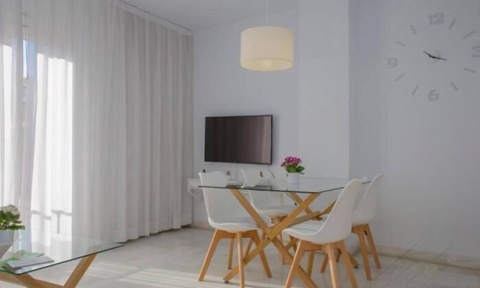 Centro - Sagrario Apartment | Spacious and modern Apartment with free parking in the heart of Granada 6