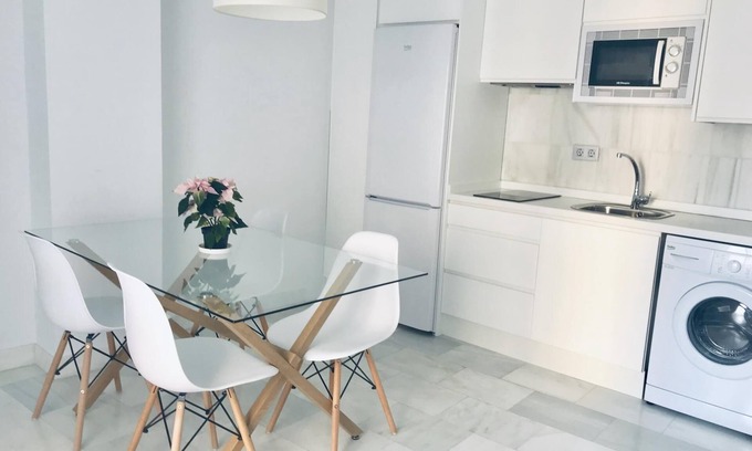 Centro - Sagrario Apartment | Spacious and modern Apartment with free parking in the heart of Granada 9