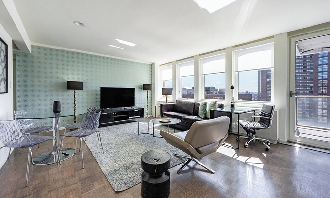 Back Bay Apartment | Spacious and Modern One Bedroom, Back Bay
