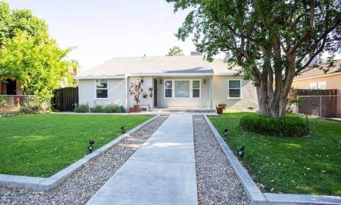 Baker Street House | Spacious and Modern for the whole family to enjoy.