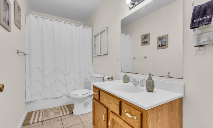 Columbia House | Spacious and Private Guest House w/a Large Porch!