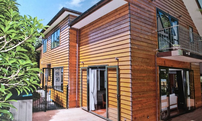 Browns Bay House | Spacious and private family home in popular beach town2007