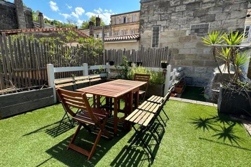 Lormont House | Spacious and radiant house with terrace