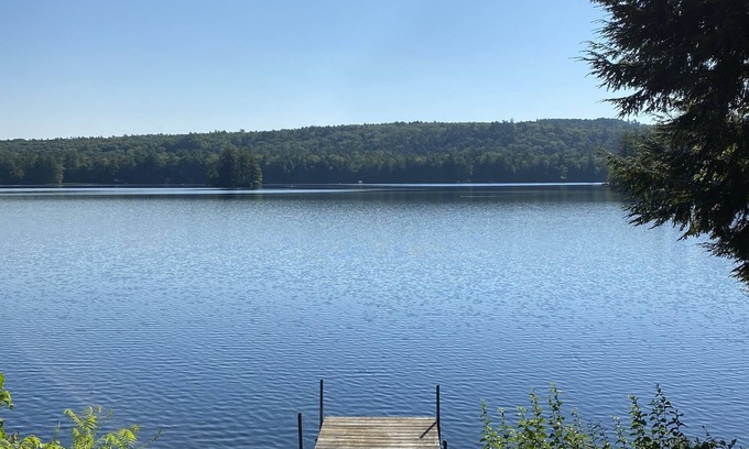 Raymond Cottage | Spacious and Relaxing New England Lakeside Getaway