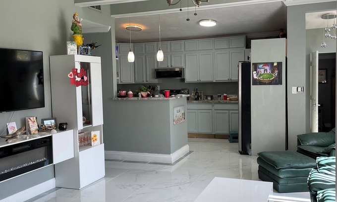 Coquina Key House | Spacious and stylish on coquina key private bedroom and dedicated bathroom.