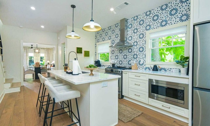East Side House | Spacious and stylish 2BR 2.5Bath nestled in the vibrant Grant Park neighborhood