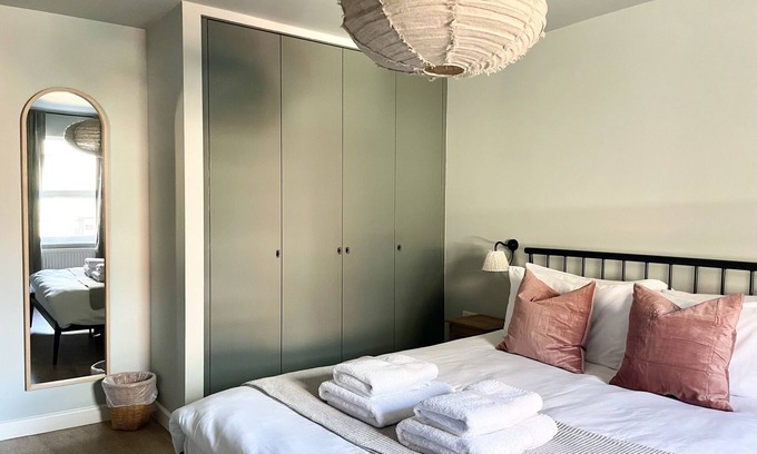 Bristol Apartment | Spacious and Stylish Central Bristol Base
