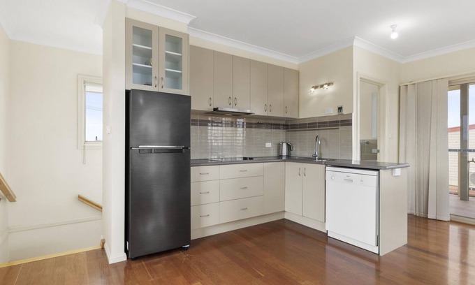 Indented Head House | Spacious and welcoming 5 bedroom 2 bathroom pet-friendly home with garden