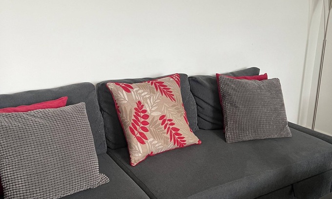 Milton Keynes Apartment | Spacious apartment with workspace at the heart of the City!