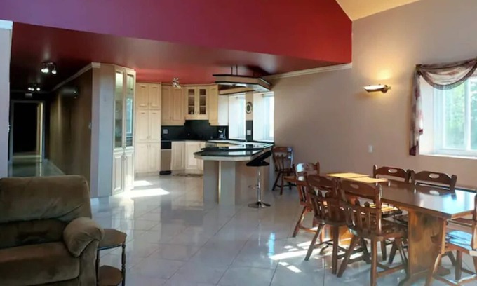 Beaupre Apartment | Spacious apartment for gatherings!