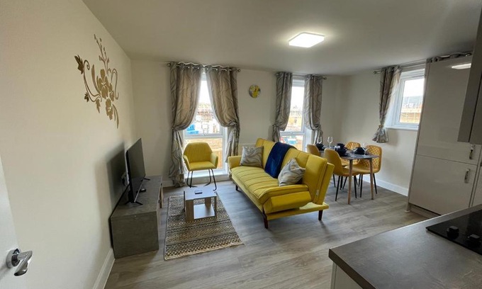 Milton Keynes Apartment | Spacious Apartment in Brooklands