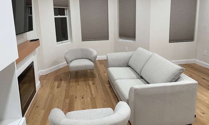 Mount Pleasant Apartment | Spacious apartment in a historic neighborhood, close to National Zoo and metro.