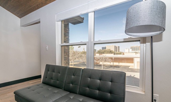 Midland Apartment | 💥SPACIOUS APARTMENT💥 |NEAR CENTENNIAL PARK|