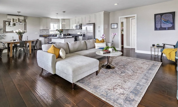 Washington Culver Apartment | Spacious Apartment Near Venice and Sony Studios