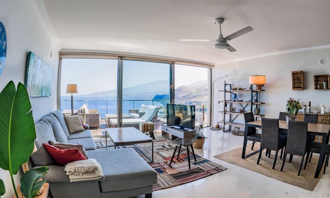Tabaiba Apartment | Spacious apartment with ocean view + free wifi