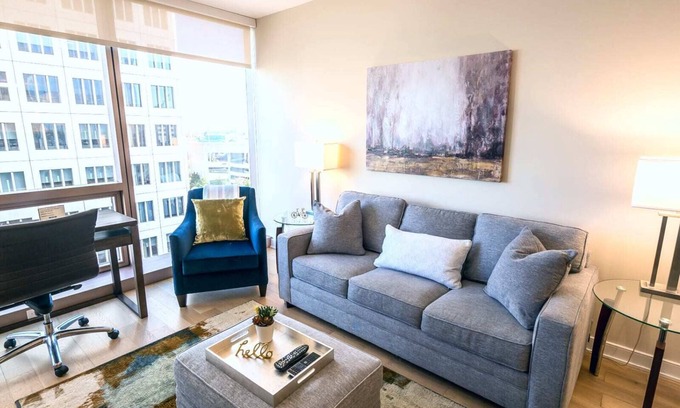 Downtown Apartment | Spacious Apt Downtown with Gym