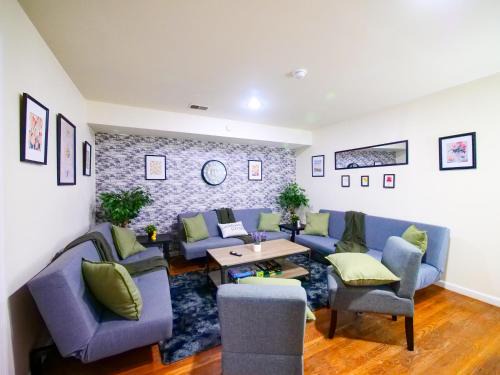 The Heights Apartment | Spacious Apt near NYC 6BR Family-Friendly & Modern Amenities