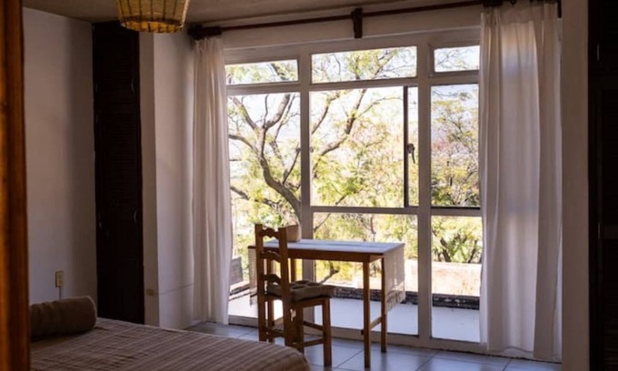 Oaxaca House | Spacious artsy home with fast WiFi