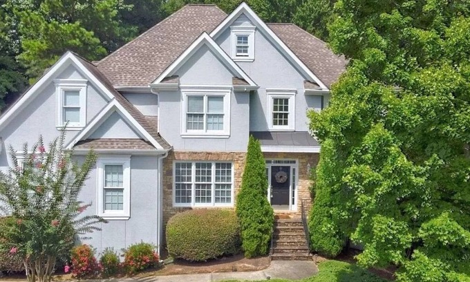 Dunwoody House | SPACIOUS ATLANTA HOME W/HOT TUB