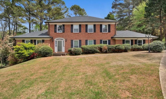Tucker House | Spacious basement Suite w/ super fast WiFi