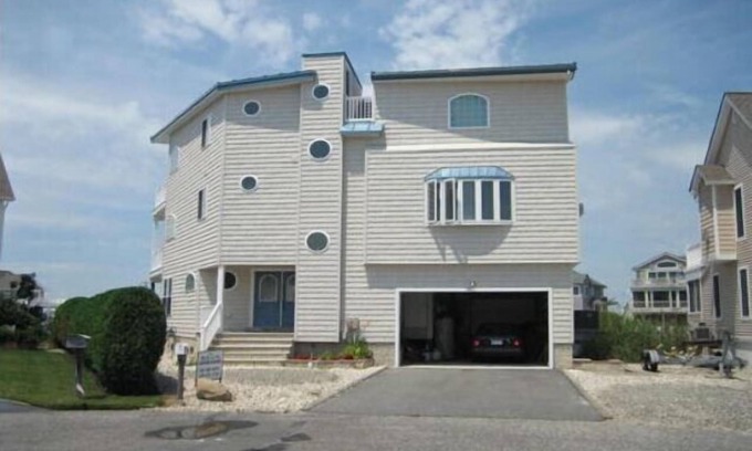Cape May Court House House | Spacious bayfront home in Avalon Manor with spectacular 360 degree views of the wetlands and inlet from the roof top deck.