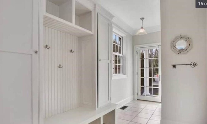 Fairfield House | Spacious Beach AreaHome- Walk to Town, Bike >Beach
