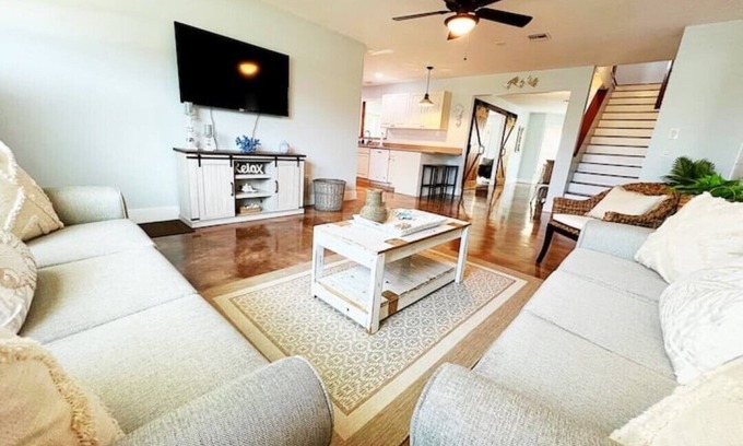 Vero Beach South House | Spacious Beach Farmhouse w/Backyard Oasis