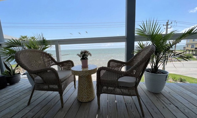 Seabrook House | Spacious beach house - bay front and lake view