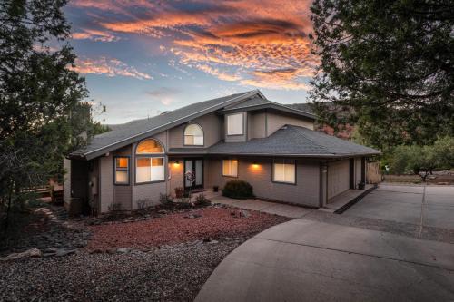 Sedona House | Spacious & Beautiful with Double Decks in Chapel Area