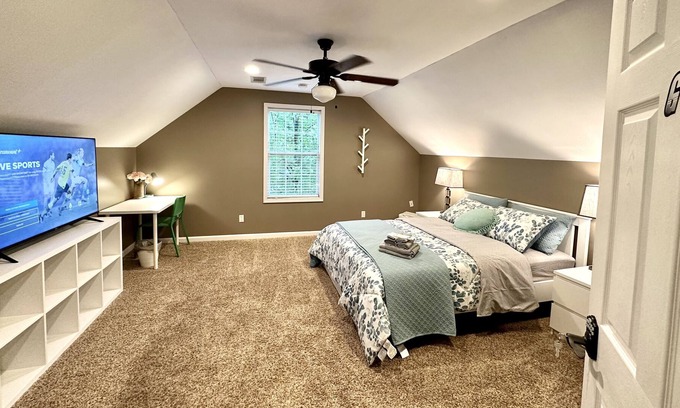 Sugar Hill House | Spacious bedroom close Buford