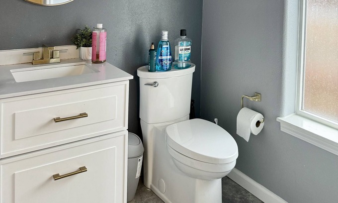 Springfield House | Spacious bedroom with private bathroom