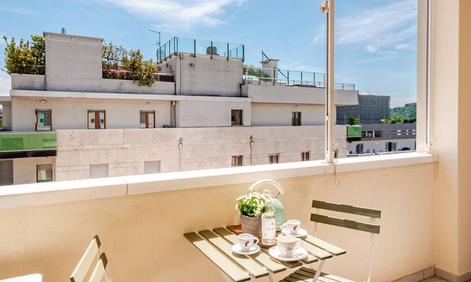 Santa Maria Novella Apartment | Spacious & Bright & Private Parking in Florence,Just Minutes to Historic Center