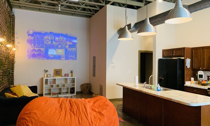 Capitol View House | Spacious & Bright West end loft 🌿☀️