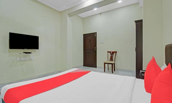 Banjara Hills House | Spacious building with 9 bedrooms and WiFi, AC in welcoming Hyderabad