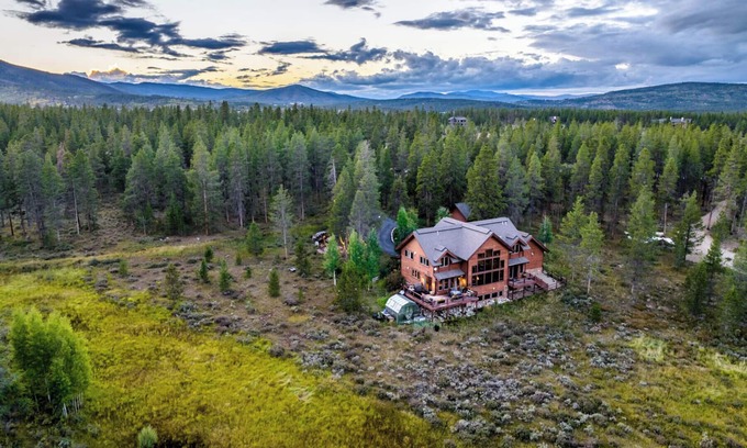 Granby House | Spacious cabin near slopes w/hot tub & fire pit