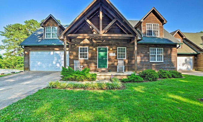 Springville House | Spacious Cabin on Kentucky Lake w/ Large Deck!