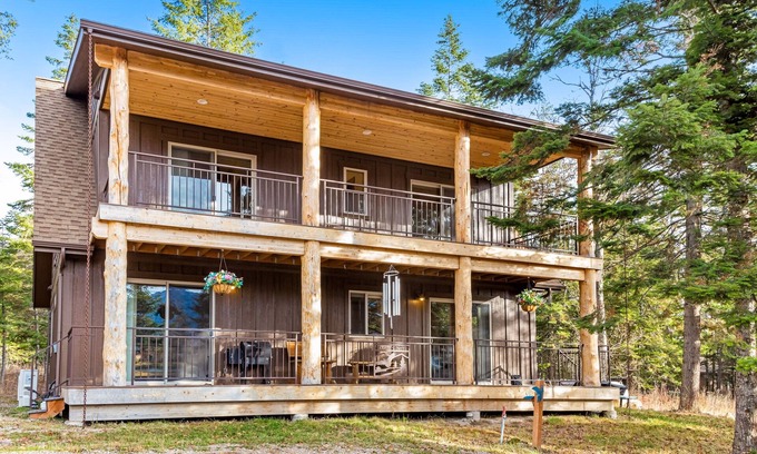 Bigfork Cabin | Spacious cabin overlooking Swan Lake with 2-story deck, fireplace & firepit