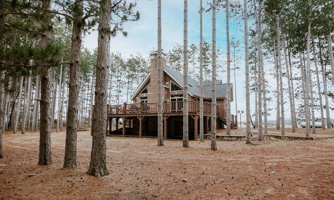 Friendship Cabin | Spacious cabin with two full kitchens
