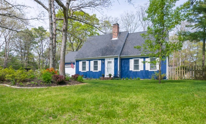 Forestdale House | Spacious Cape Style Located on Cul de Sac in Country Farms Estates