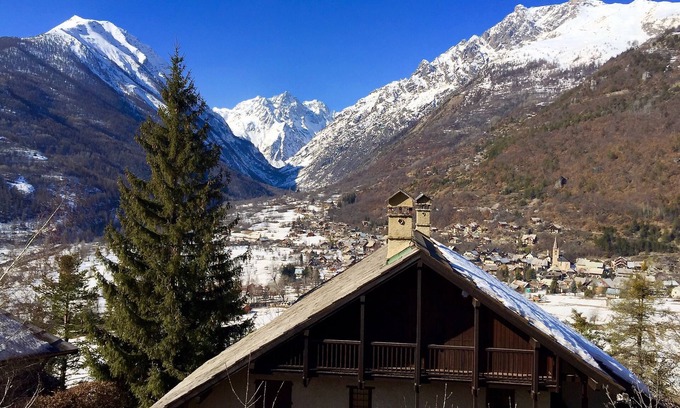 Vallouise-Pelvoux Ski Chalet | Spacious chalet with panoramic view of the Ecrins Park peaks