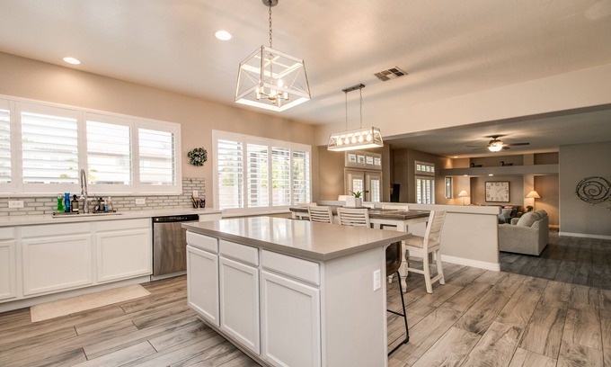 Chandler House | Spacious Chandler 5 Bdrm w/ Pool, Hot Tub, Game Room!
