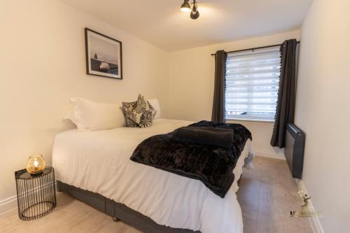 Exeter Apartment | Spacious City Centre Apt Near Cathedral