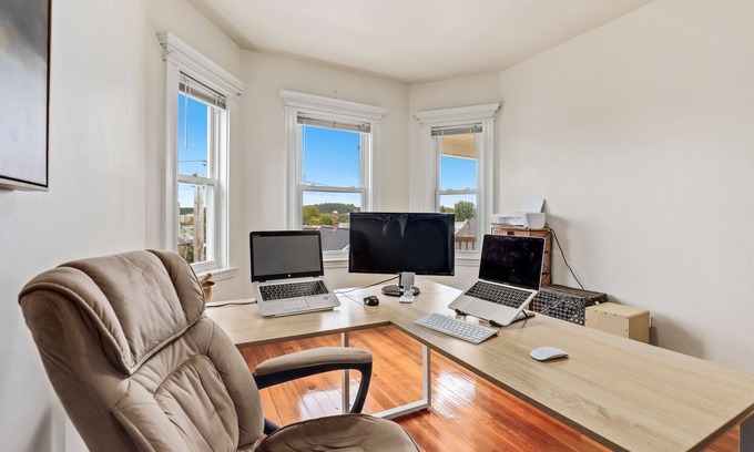 Malden Condo | Spacious Clean Apartment Commuter friendly to City.