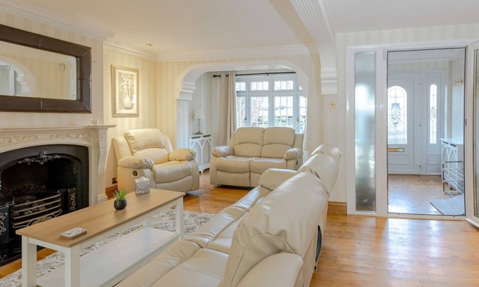 Reading House | Spacious, clean & comfy 3 bed semi-detached house,