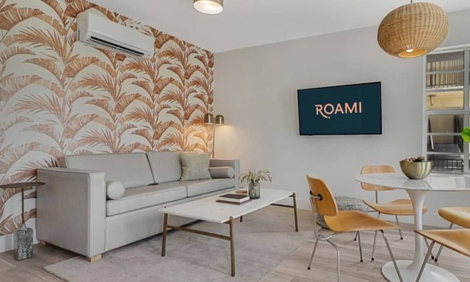 Mid Beach House | Spacious Combo Room | Miami | Roami at The Carmela